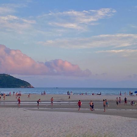 Apartamento Sunset, à 80 metros da praia Palhoça Esterno foto